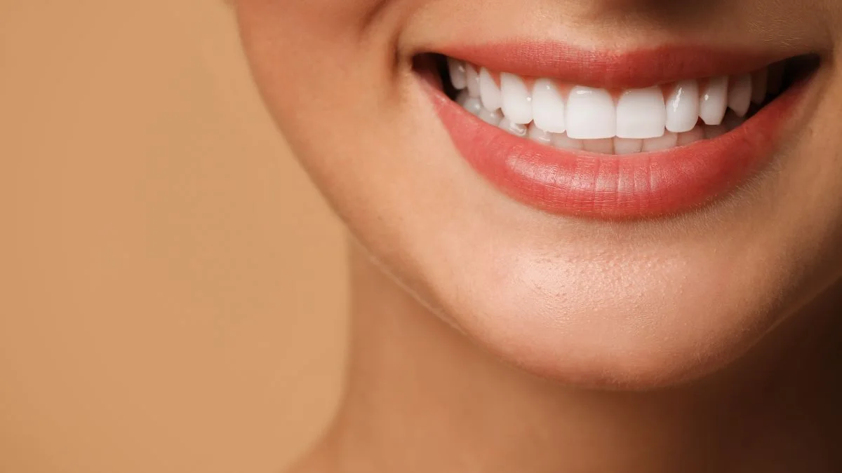 Close de um sorriso durante consulta de rotina